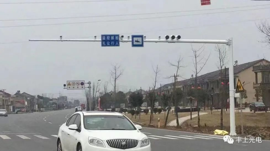 豐上光電環(huán)保補(bǔ)光燈助力常德道路監(jiān)控項目